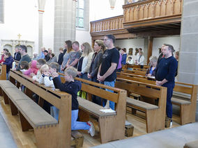 Vorstellung der Kommunionkinder in St. Crescentius ( © Karl-Franz Thiede)